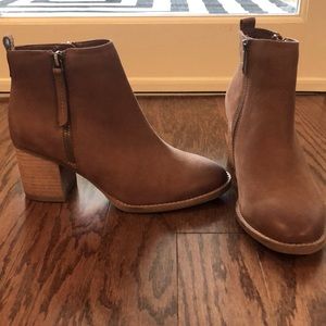 Brand new Blondo light brown booties